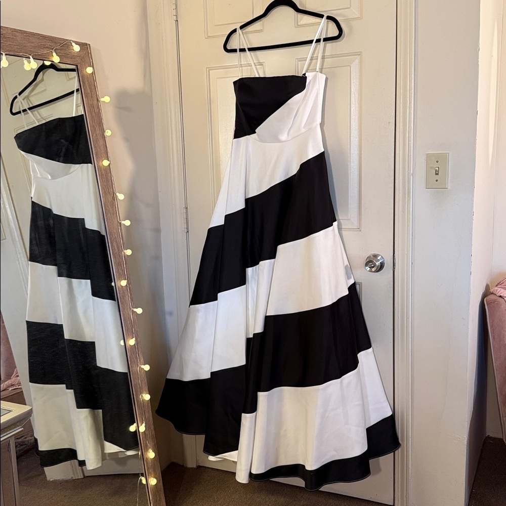 MAC DUGGAL
Black and White Striped Satin Strapless Ball Gown Anthropologie - Picture 4 of 14